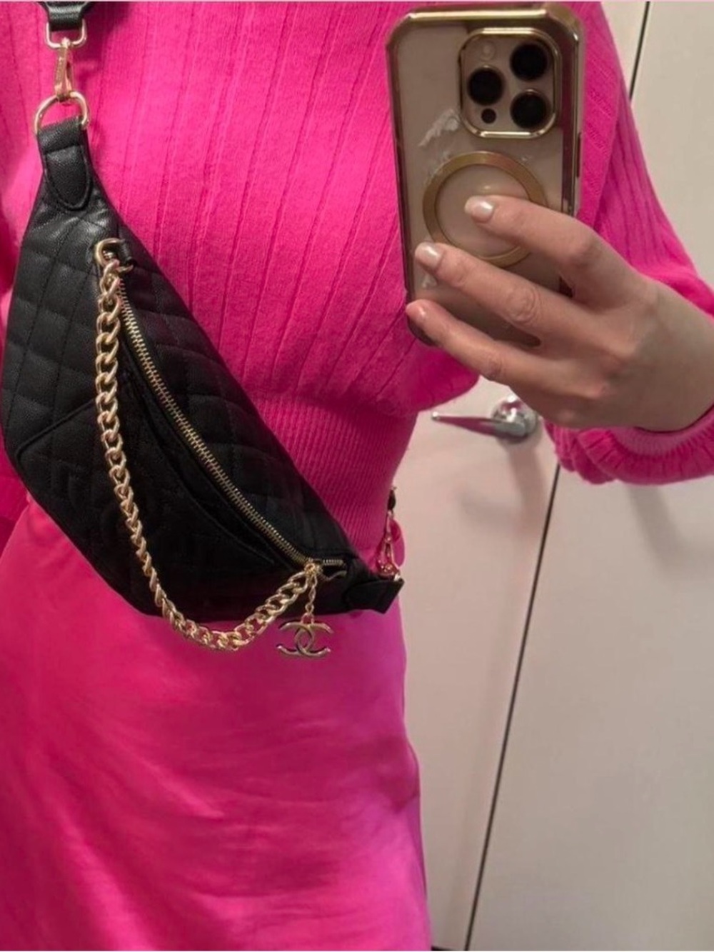 Chanel Black Quilted Leather Crossbody makeup Pouch with Gold Hardware. NWT. - Picture 4 of 7